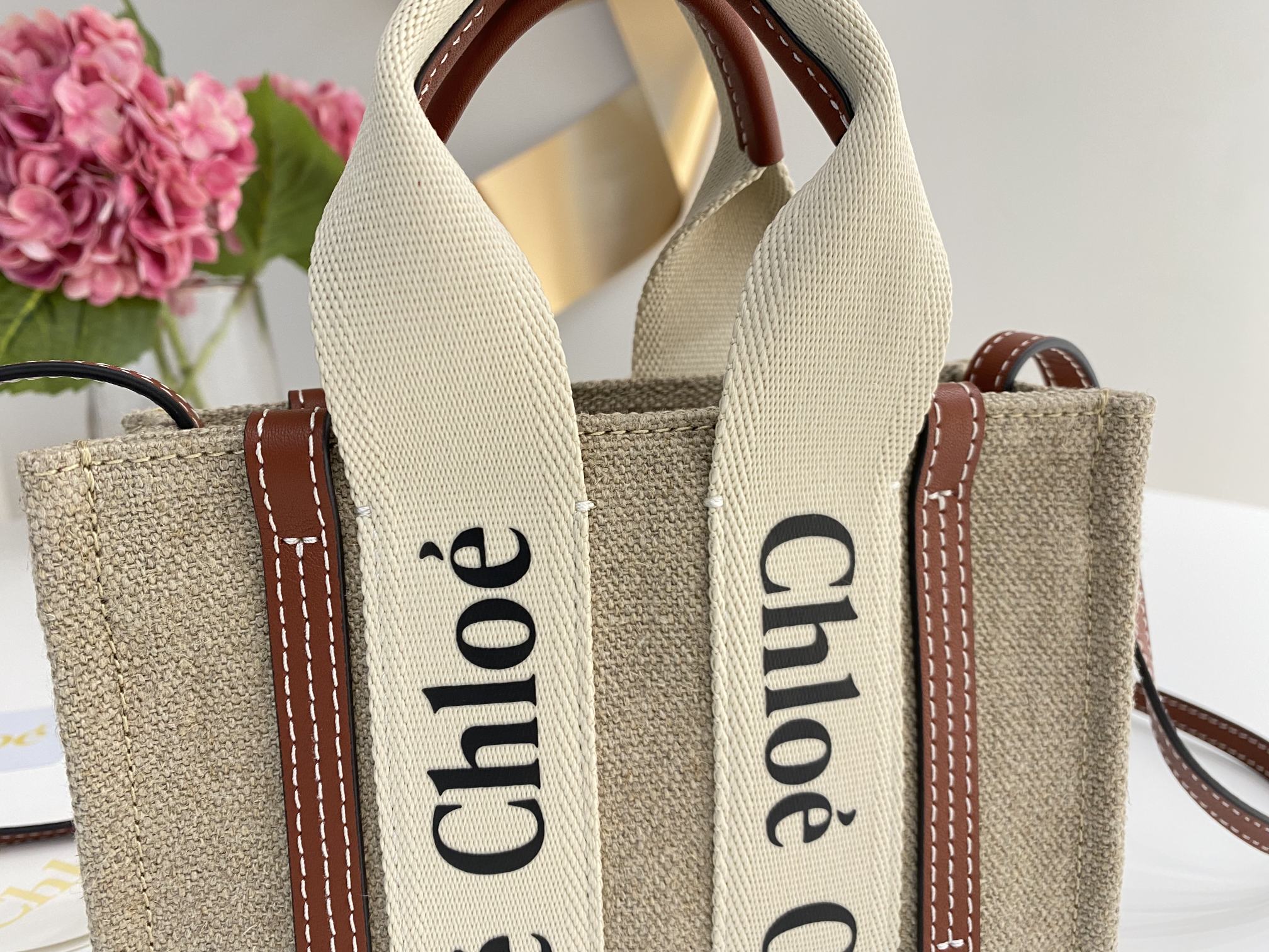 Chloe Mini Woody Tote Bag In Linen